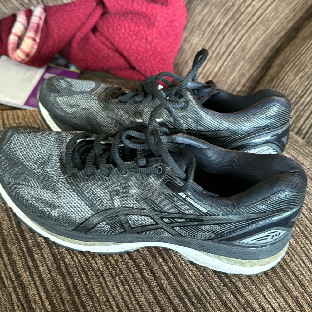 Asics Women's Athletic Running Shoes in Black and Gray Comfortable Lightweight
